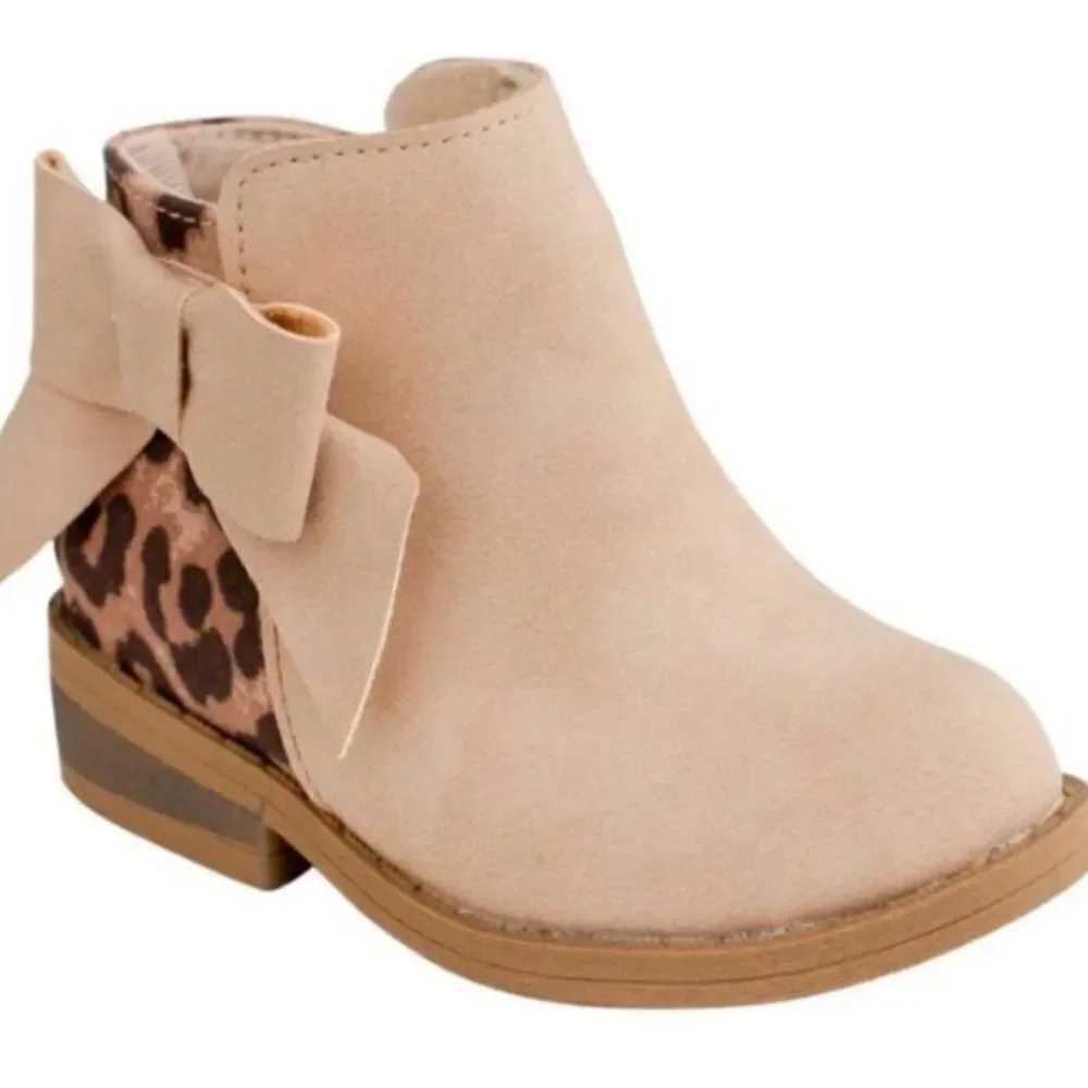 Baby deer toddler Penelope ankle booties size 5 NWOT